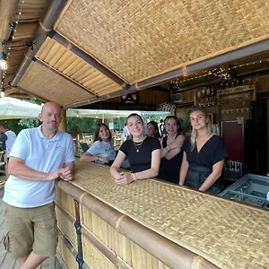 tonneau-herbergement-insolite-au-camping-des-nieres.hotels-rhonealpes.com/